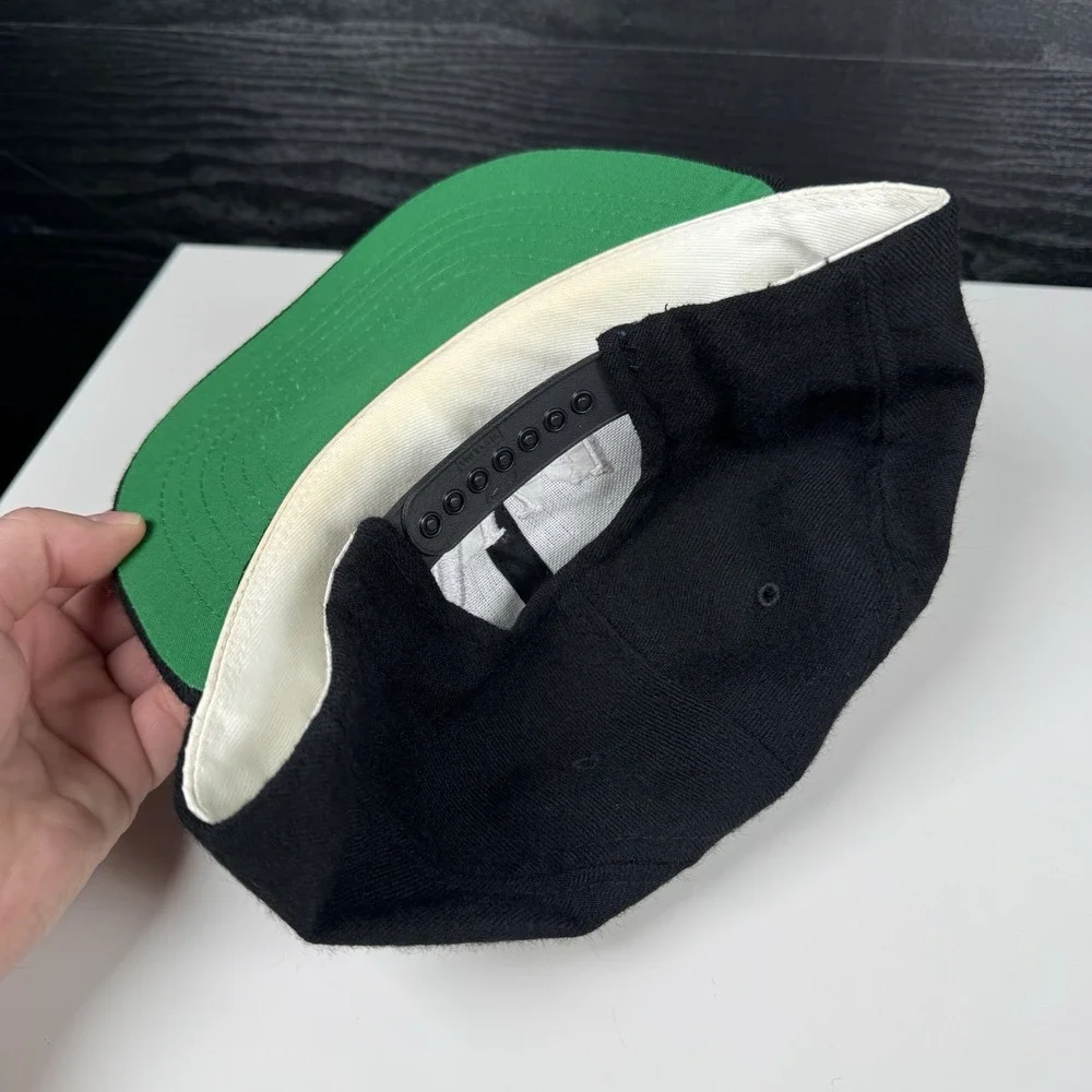Vintage 90s VAIL Snapback Hat Black Colorado Ski Skiing - 100% Wool